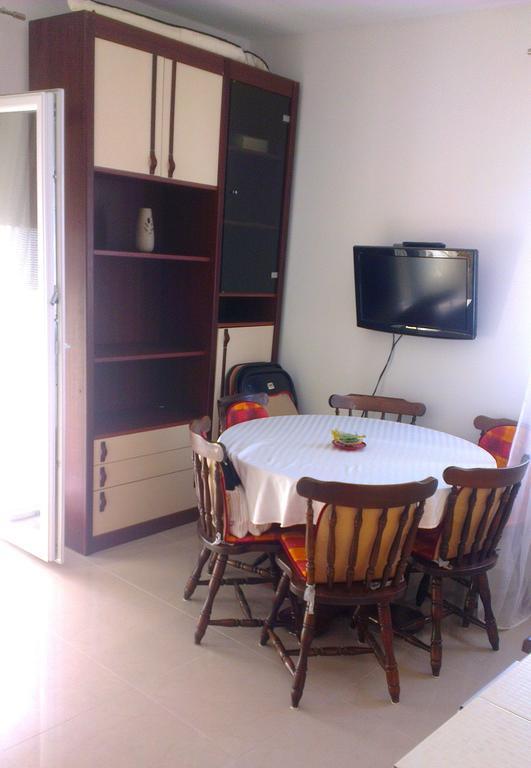 Apartment Feliks Mandre Ruang foto